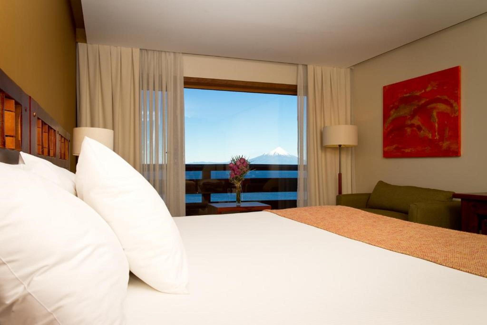 Wyndham Puerto Varas Pettra المظهر الخارجي الصورة A room at the hotel
