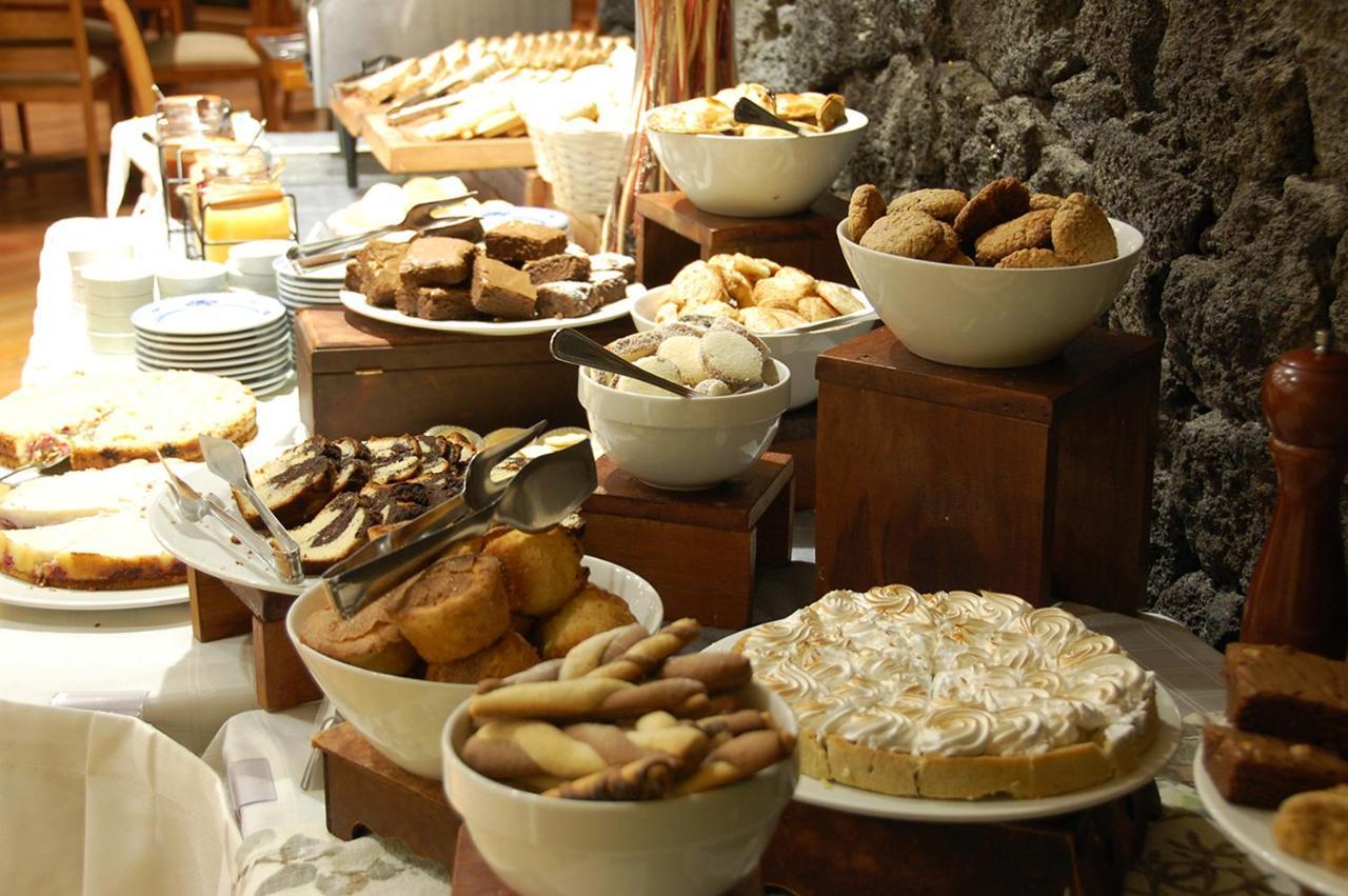 Wyndham Puerto Varas Pettra المظهر الخارجي الصورة A selection of desserts
