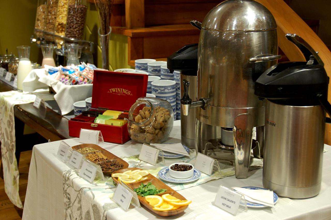 Wyndham Puerto Varas Pettra المظهر الخارجي الصورة A coffee break
