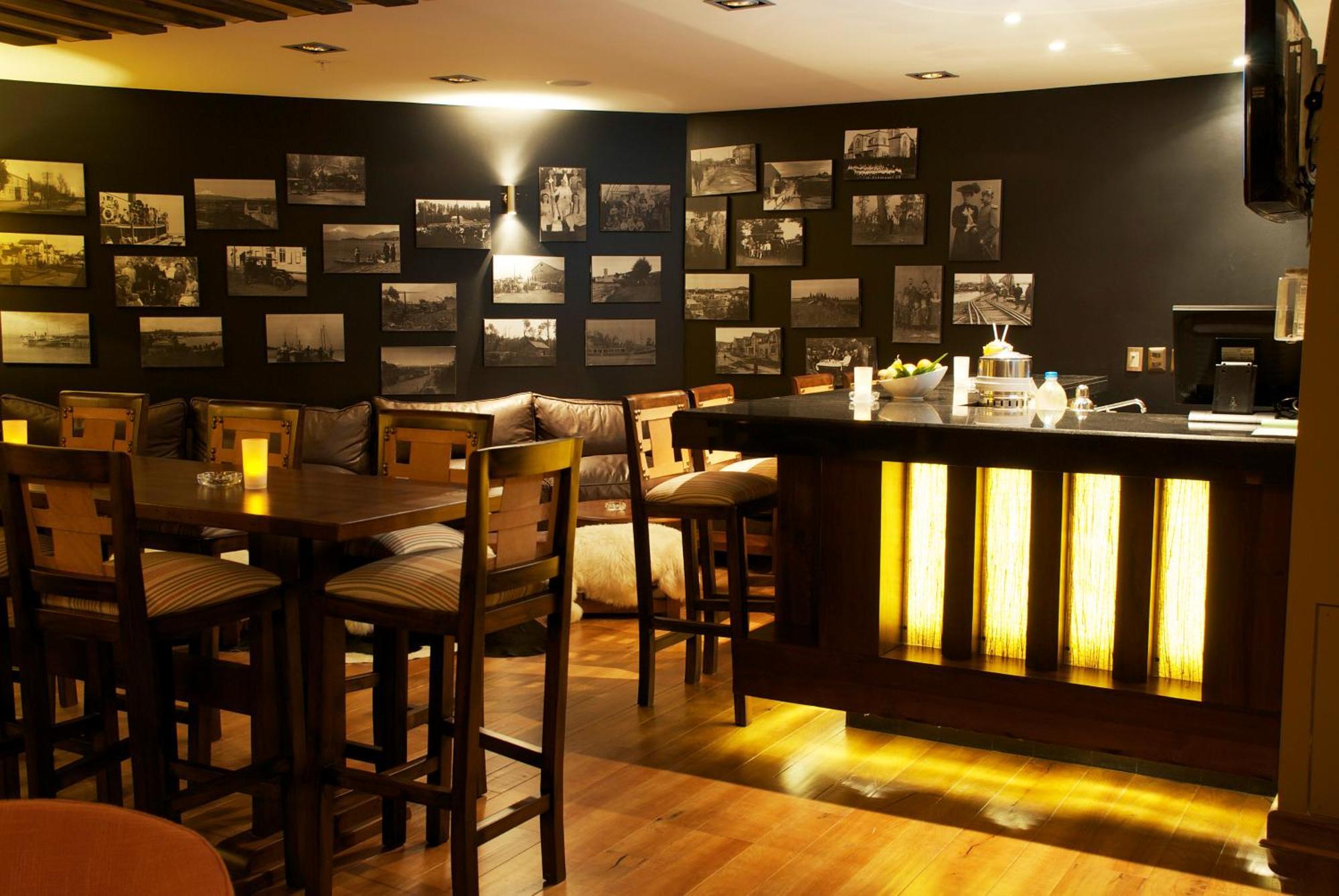 Wyndham Puerto Varas Pettra المظهر الخارجي الصورة The bar at the hotel