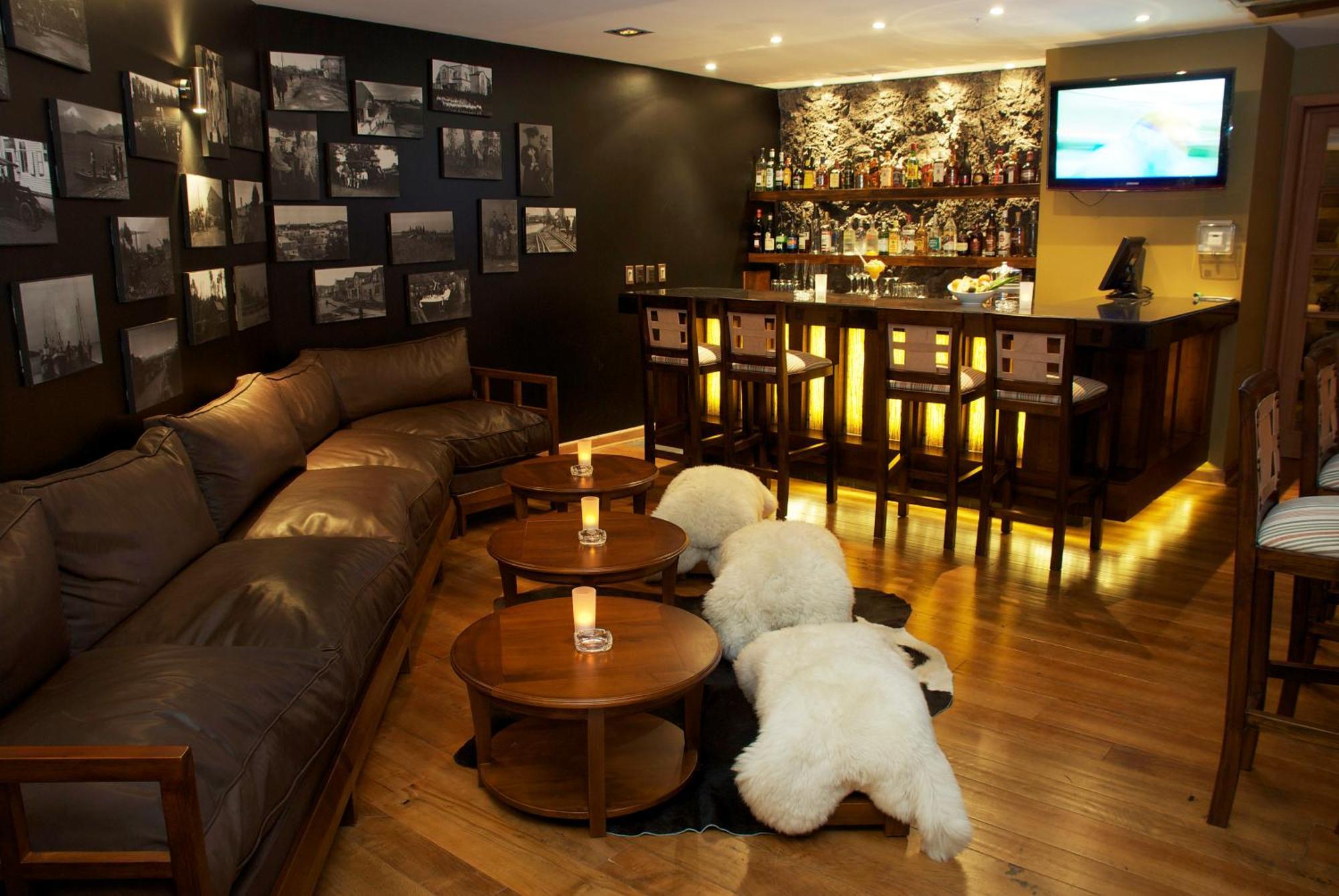 Wyndham Puerto Varas Pettra المظهر الخارجي الصورة The bar at the hotel
