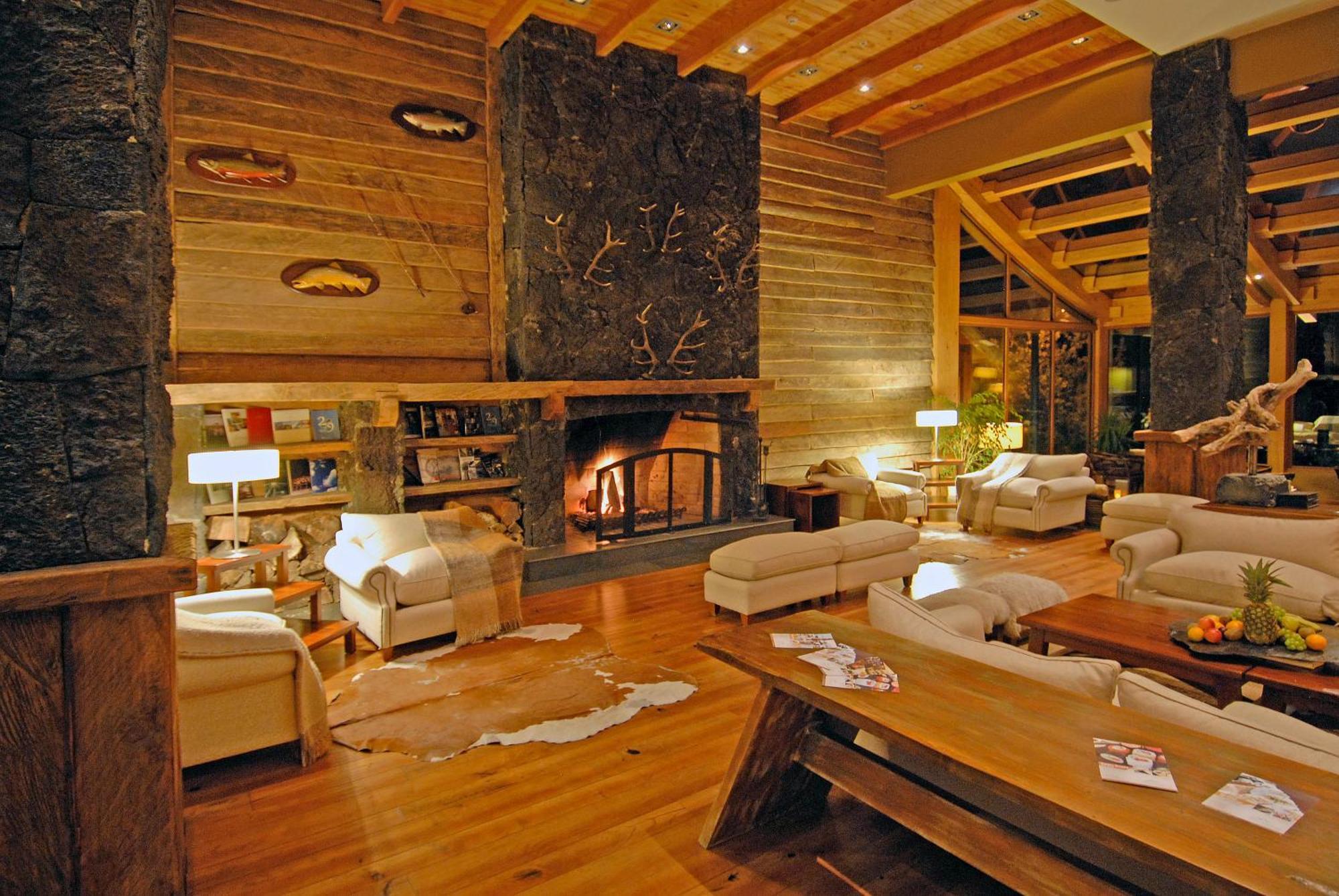 Wyndham Puerto Varas Pettra المظهر الخارجي الصورة The lobby at the Hotel Patagonico