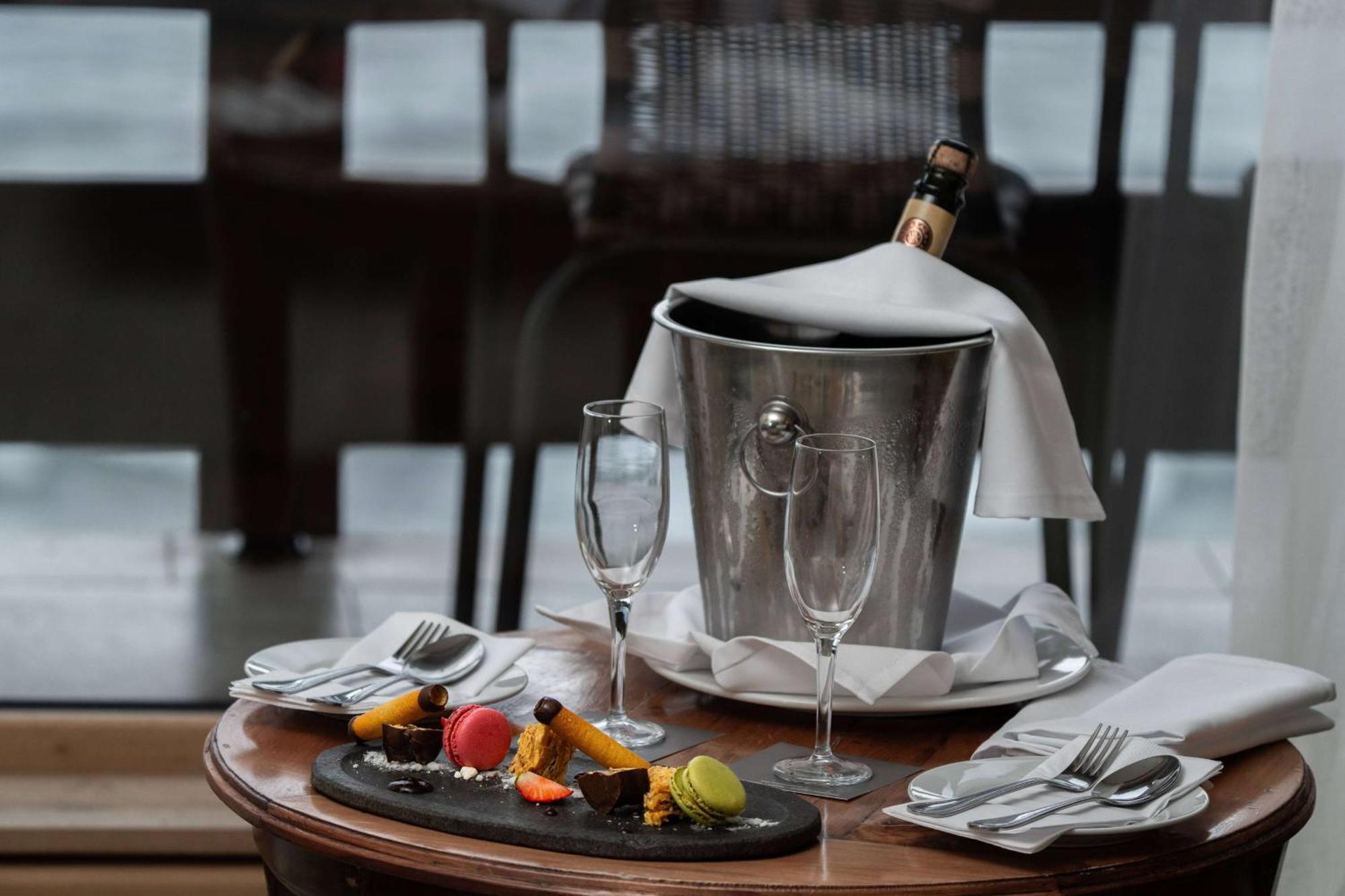 Wyndham Puerto Varas Pettra المظهر الخارجي الصورة Champagne bucket