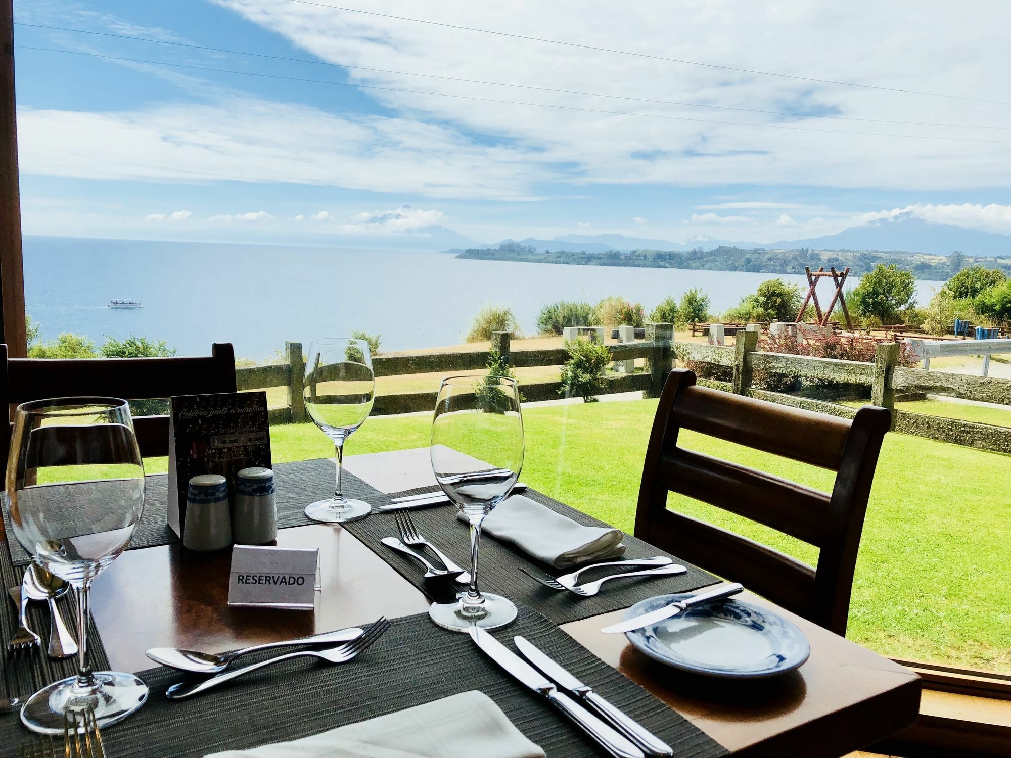 Wyndham Puerto Varas Pettra المظهر الخارجي الصورة Restaurant in the hotel